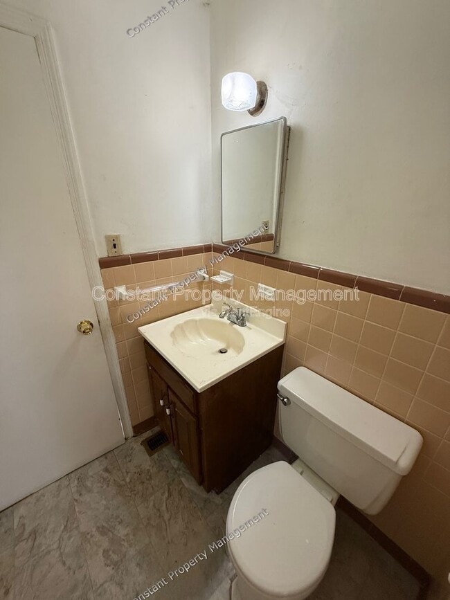Building Photo - 3069 Somerset Dr