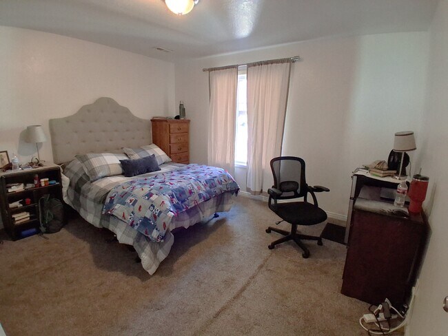 Building Photo - 761 E 820 N