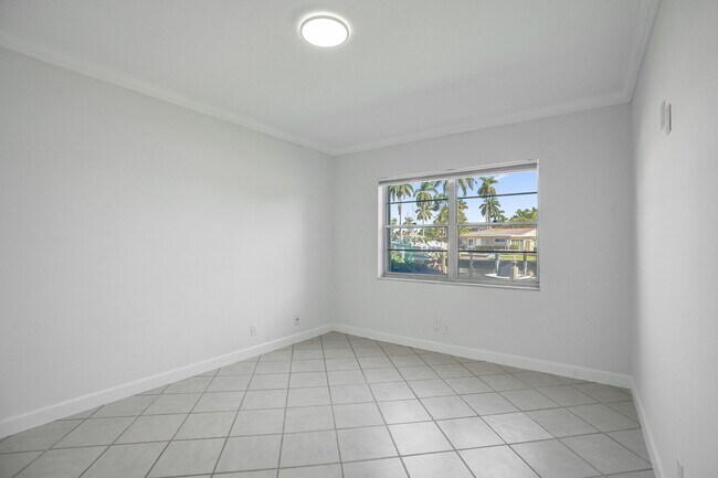 Building Photo - 2201 SE 9th St