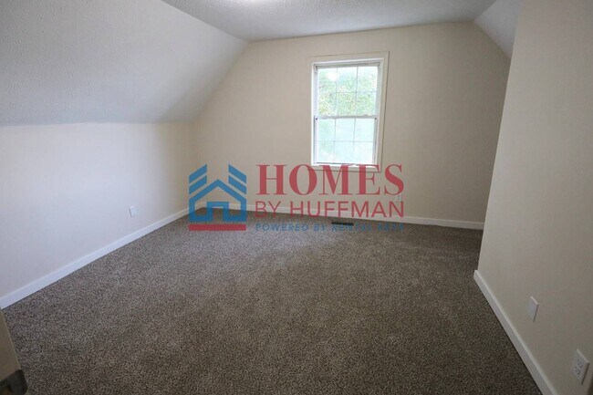Building Photo - Two Bedroom House | Updated w/ Appliances