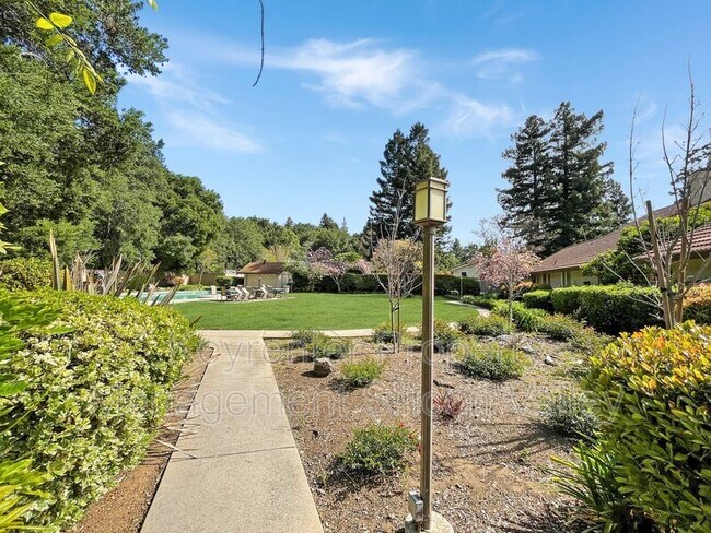 Building Photo - 1927 Amalfi Way