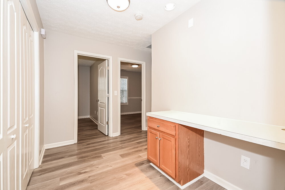 Building Photo - 332 White Oak Way