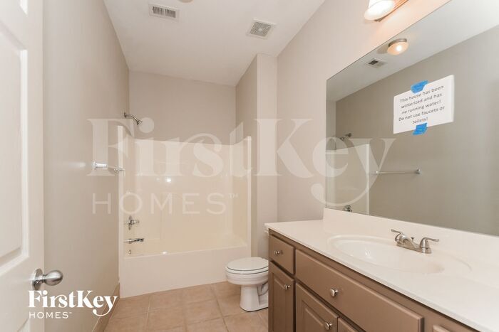 Building Photo - 15 Trellis Cir