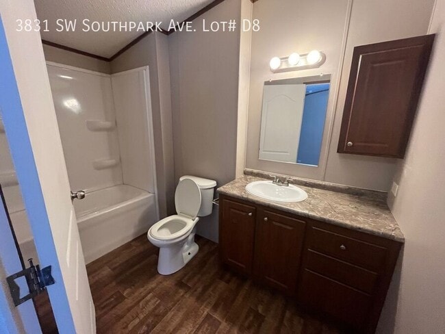 Building Photo - 3831 SW South Park Ave