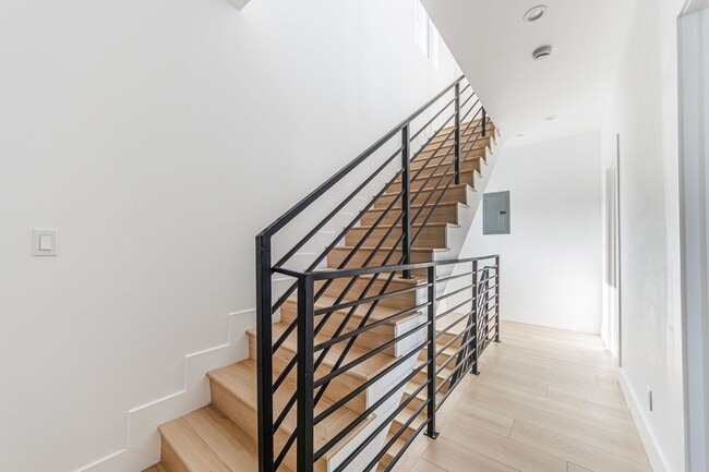 Building Photo - 13463 Beach Ave