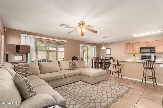 Building Photo - 8572 W Palo Verde Ave