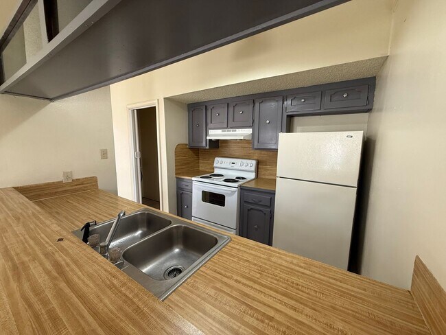 Building Photo - 8714 GSRI Ave