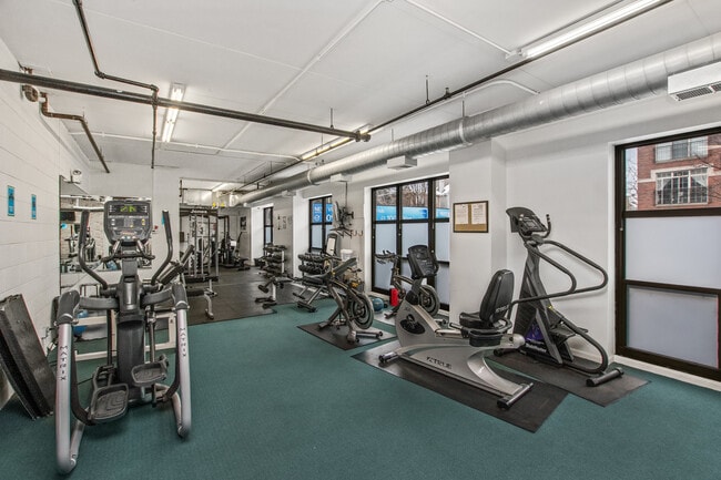 Building Photo - 1735 W Diversey Pkwy