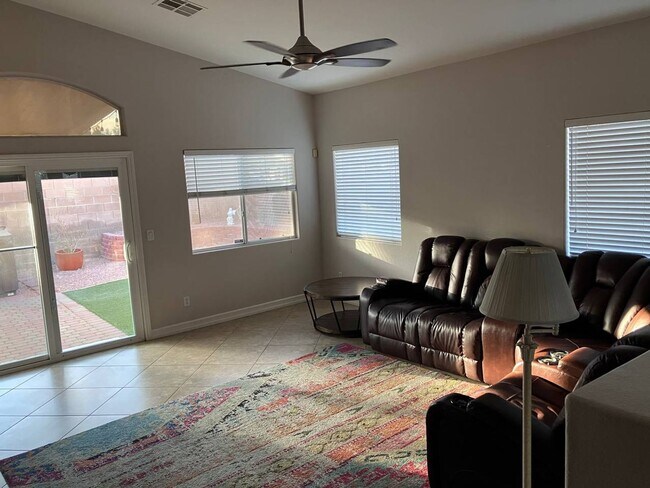 Building Photo - IMMACULATE FURNISHED 3BEDROOM GREEN VALLEY BEAUTY!