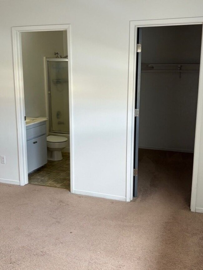 Building Photo - 3 Bed, 2.5 bath home in Carson City, Available 11/11