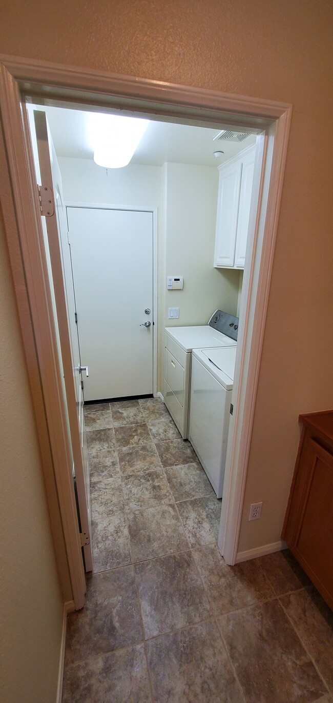 Building Photo - 10488 Hollingsworth Way