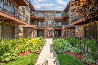 Building Photo - 3605 N Narragansett Ave