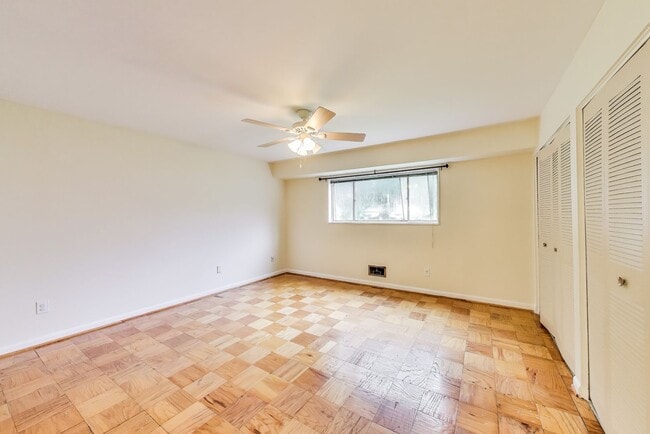 Building Photo - Spacious Parkside Condo with All Utilities...