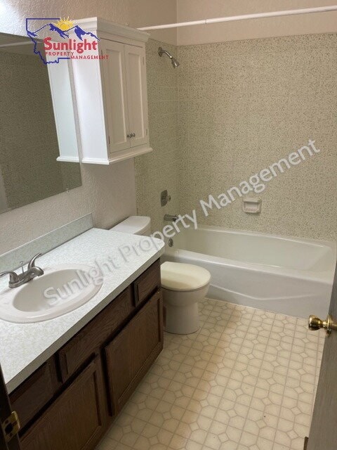 Building Photo - "Spacious 3-Bed, 2-Bath Duplex in Prime Billings Location – 1500 Sq Ft of Comfort!"