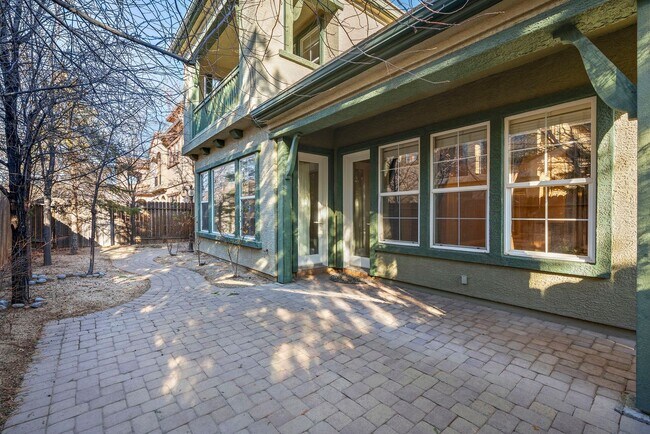 Building Photo - Damont Ranch Townhome Available to Lease Now