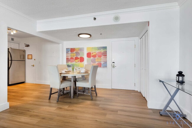 Building Photo - 5225 Collins Ave
