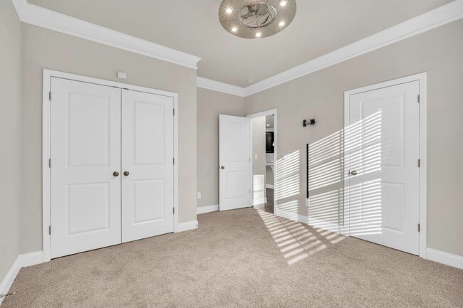 Building Photo - 222 Raleighwood Ln