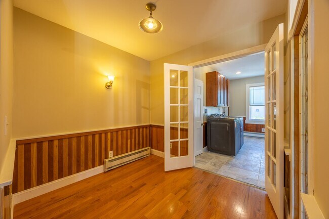 Building Photo - Available Now! Spacious 3-Bedroom Duplex in Griswold