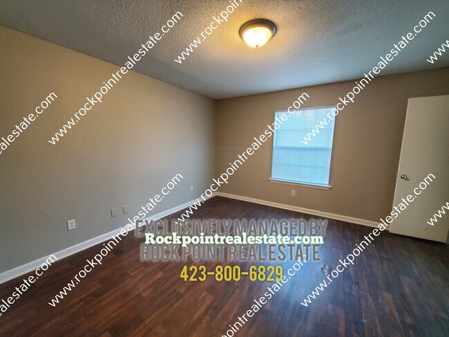 Building Photo - 700 Roberta Dr
