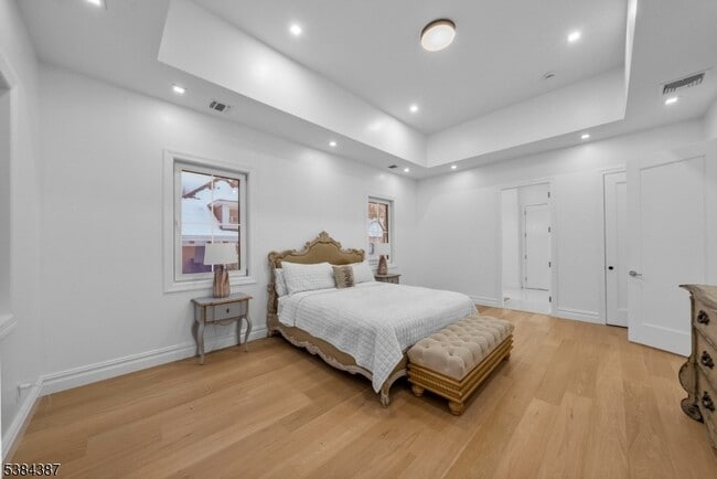 Building Photo - 472 High St