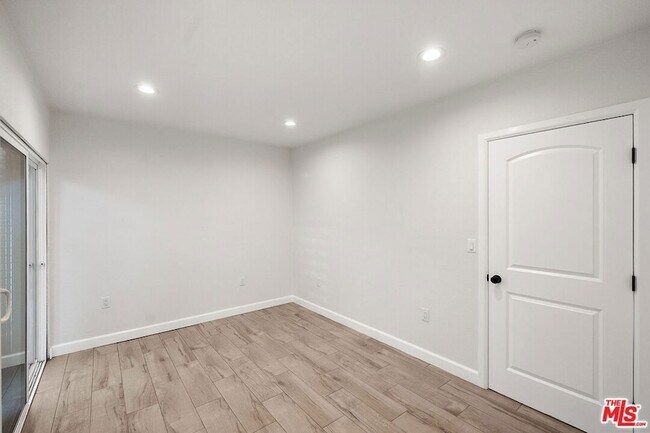 Building Photo - 2231 Laverna Ave