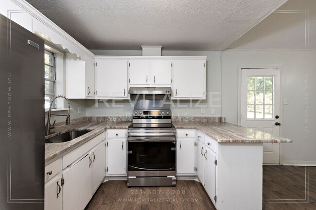 Building Photo - HALF-DEPOSIT SPECIAL! Updated 4 Bed 2 Bath Brick Home in West Mobile