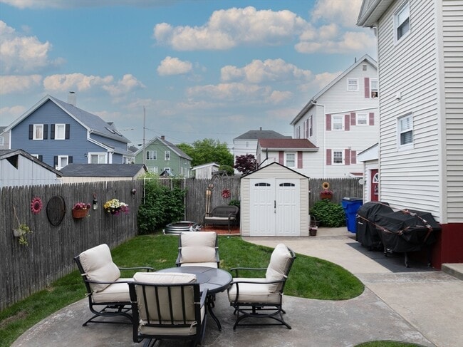 Building Photo - 522 Slade St