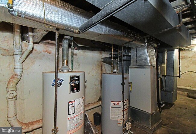 Building Photo - 1554 N Lawrence St