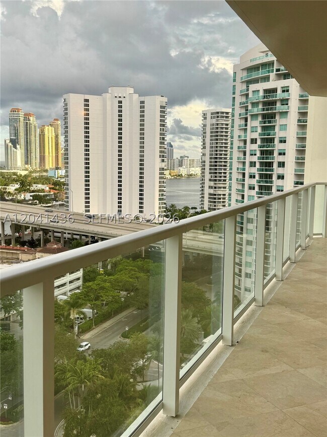 Building Photo - 19500 Turnberry Way