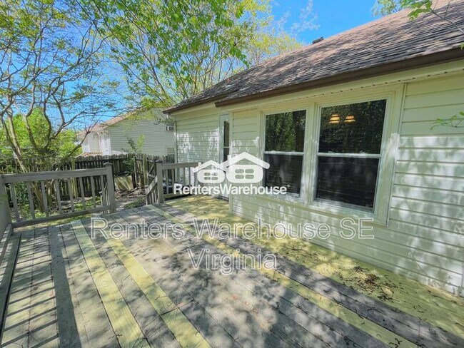 Building Photo - 411 Linkenborough Dr