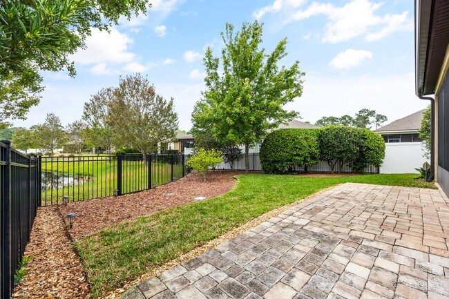 Building Photo - Beautifully Maintained home in Pool Community!