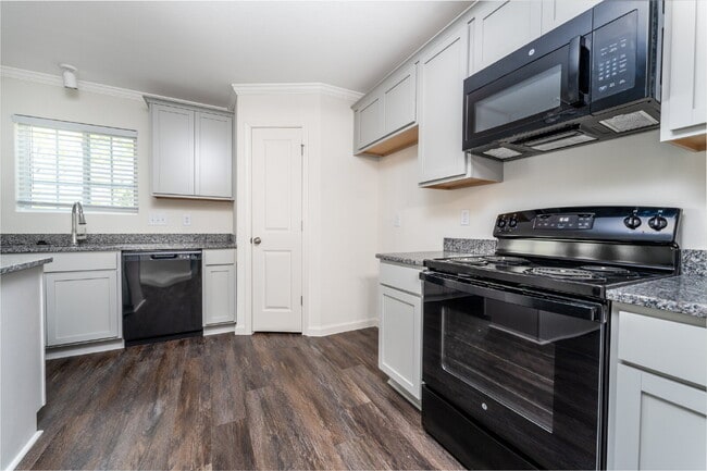 Building Photo - 3662 Foxton Dr