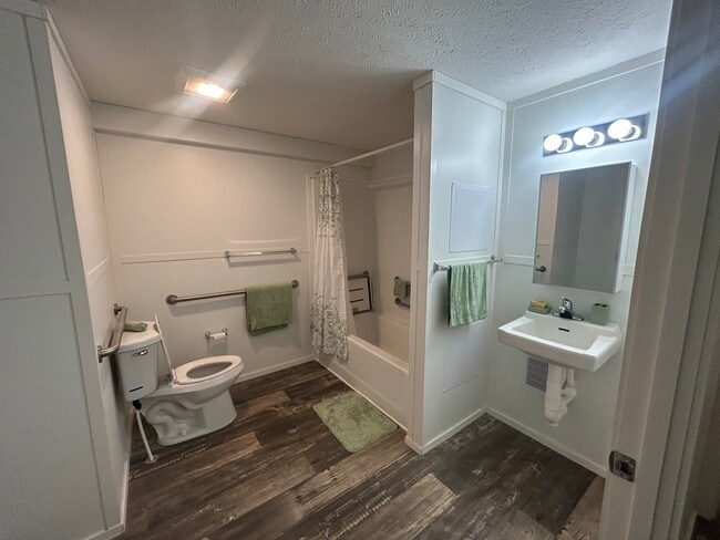 Building Photo - 407 NW Park St