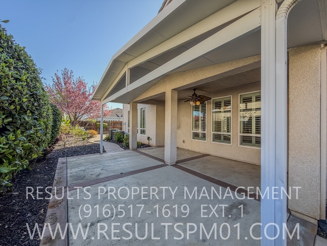 Building Photo - Elegance and spacious Mini Mansion