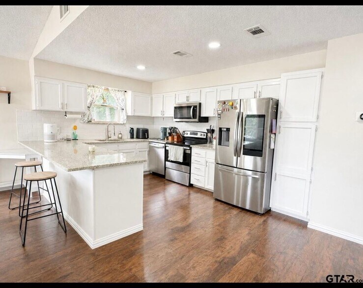 Building Photo - 22733 Creekwood Dr