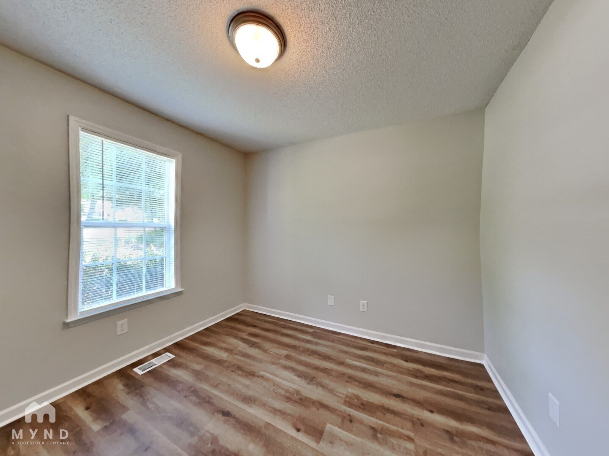 Building Photo - 589 Spaniel Ln