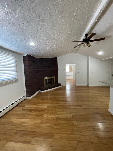 Building Photo - 195 Maverick St