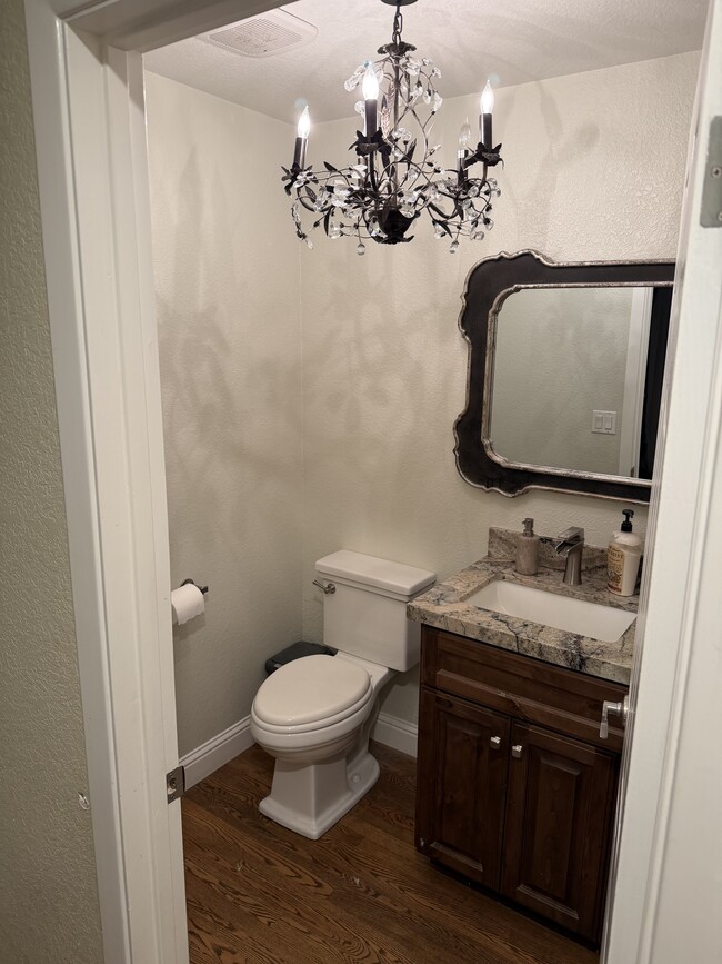 Building Photo - 1174 River Bluff Dr