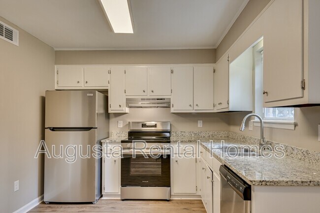 Building Photo - 148 Chalet N Blvd
