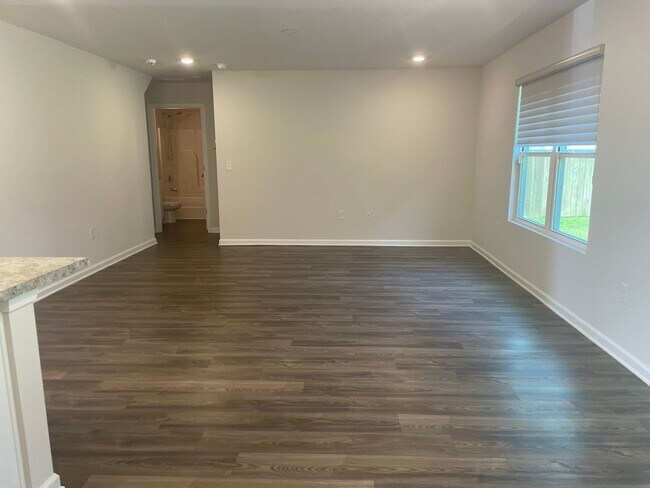 Building Photo - 5241 Peach Dr