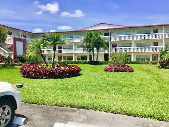 Building Photo - 135 Fanshaw D