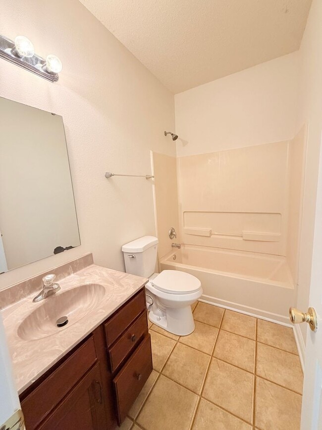 Building Photo - 2946 Heirloom Ln