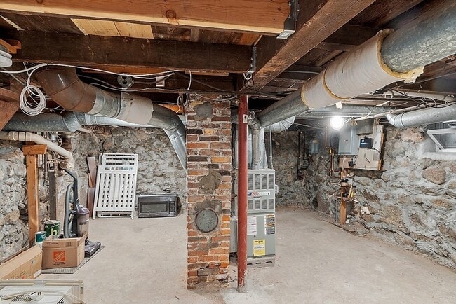 Building Photo - 193 St Mary St