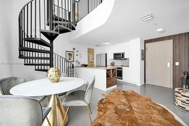 Building Photo - 300 S Biscayne Blvd