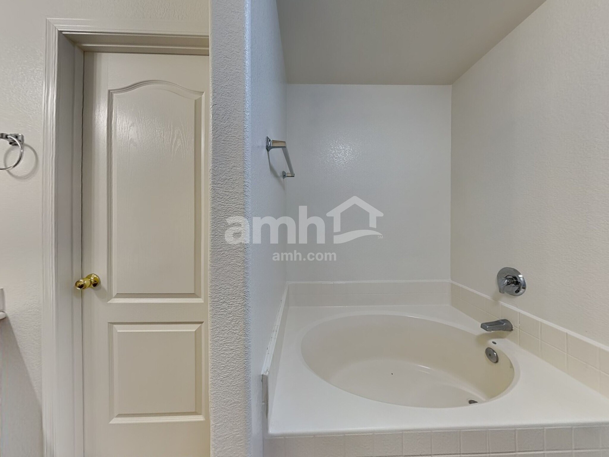 Building Photo - 2992 W Belle Ave