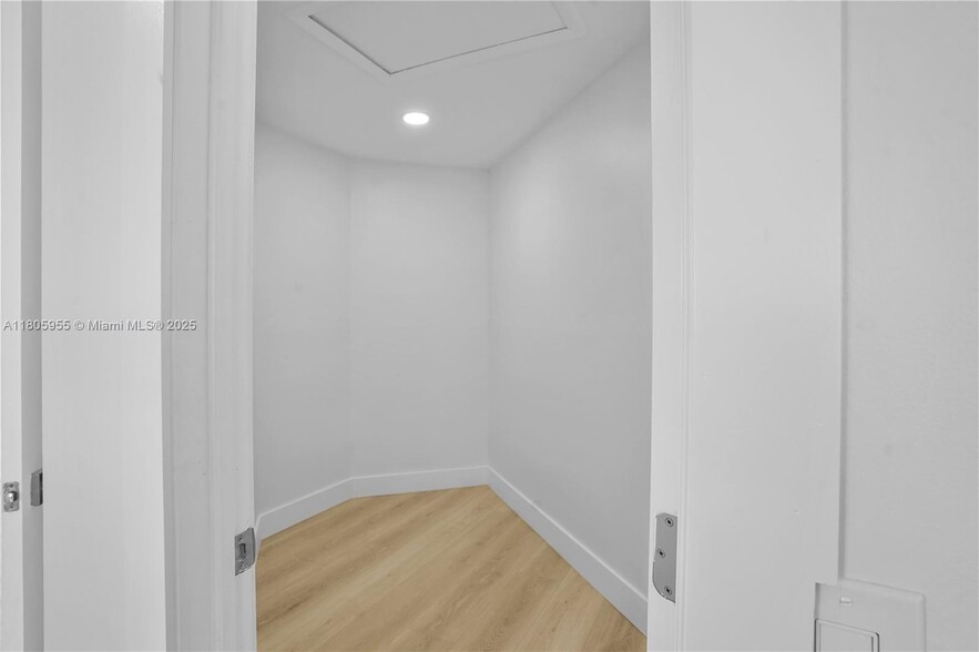 Building Photo - 9354 Arborwood Cir