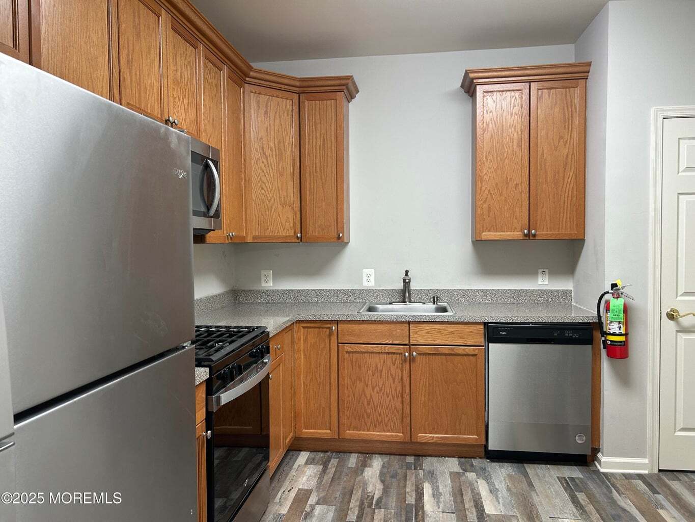 Building Photo - 145 Conover Ter