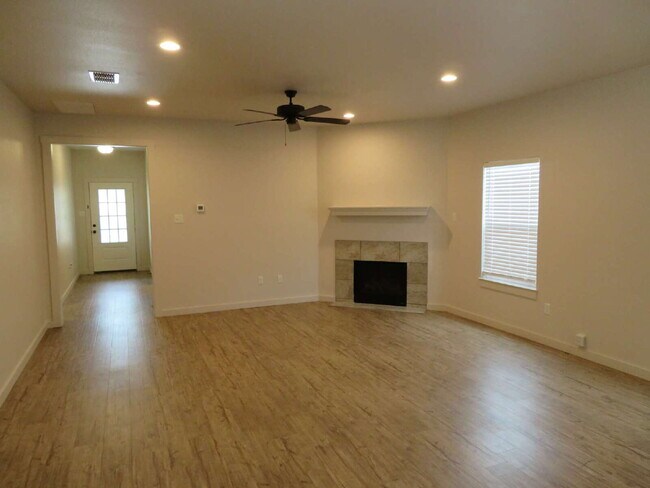 Building Photo - Beautiful Home Located Near Texas Tech University!