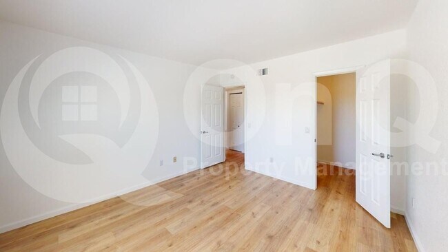 Building Photo - 5855 N Kolb Rd