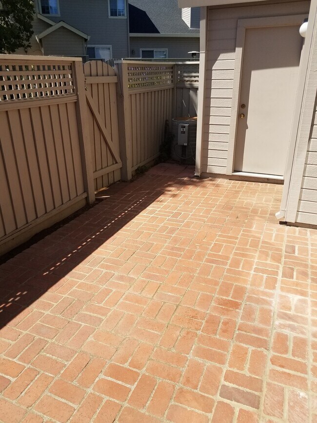 Building Photo - Highly Desirable Valley Club Circle Condo – Gated Napa Living